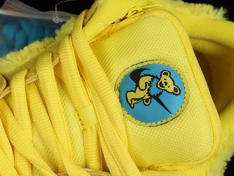 All categories Nk SB Dunk Series Nk SB Dunk Low low-top sneakers OG version Grateful Dead x Nk SB Dunk Low "Yellow Bear" joint model yellow and blue bear sports skateboard shoes CJ5378-700